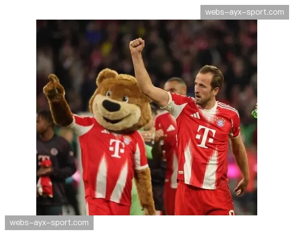 为备战与多特的关键战，拜仁全队进行封闭训练